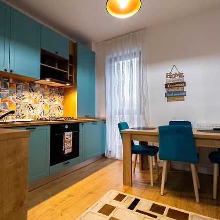 Lighthouse Central Apt With Unique Views Of The Fortress, Free Parking, 5 Min By Car From The Old Town Apartment Brasov Luaran gambar