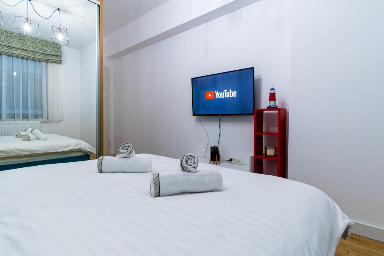 Lighthouse Central Apt With Unique Views Of The Fortress, Free Parking, 5 Min By Car From The Old Town Apartment Brasov Luaran gambar