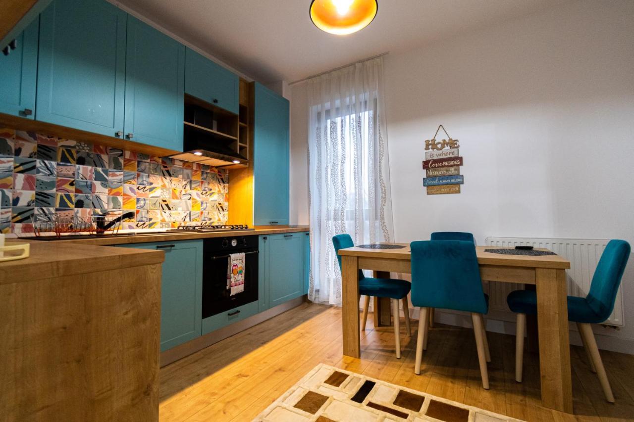 Lighthouse Central Apt With Unique Views Of The Fortress, Free Parking, 5 Min By Car From The Old Town Apartment Brasov Luaran gambar
