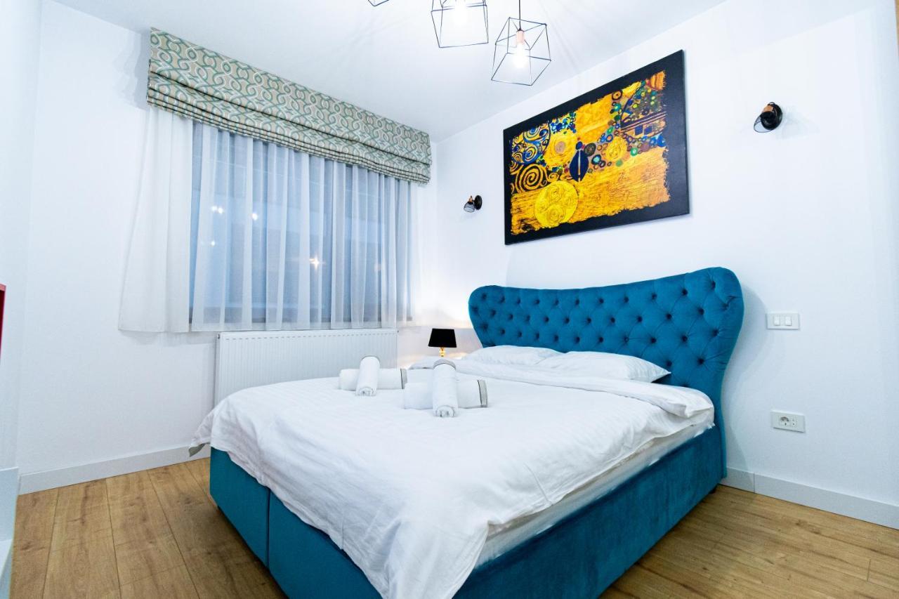 Lighthouse Central Apt With Unique Views Of The Fortress, Free Parking, 5 Min By Car From The Old Town Apartment Brasov Luaran gambar