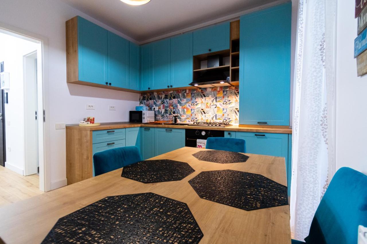 Lighthouse Central Apt With Unique Views Of The Fortress, Free Parking, 5 Min By Car From The Old Town Apartment Brasov Luaran gambar